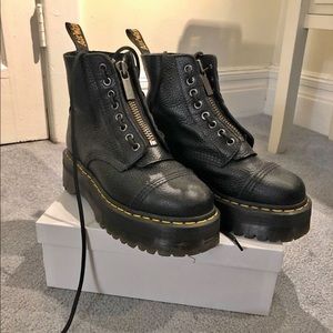 Dr. Marten Sinclair Boot - SIZE US 7/UK 5